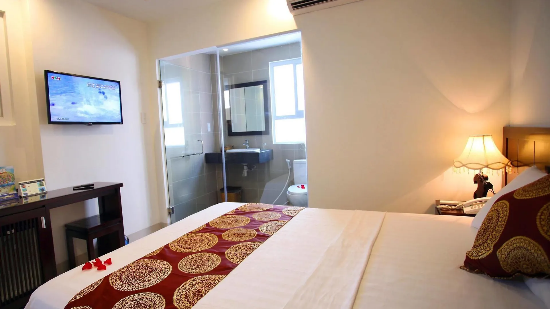 Azura Hotel Nha Trang 3*,